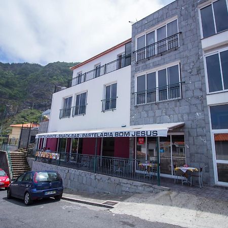 Oliveira'S Apartments - Madeira Island 蓬塔德尔加达 外观 照片