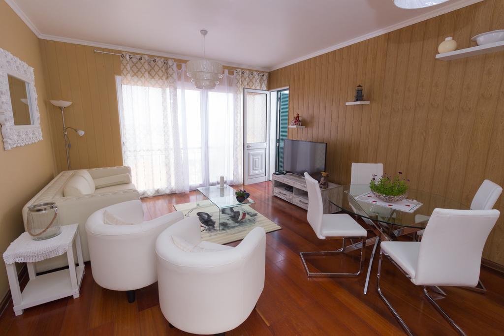 Oliveira'S Apartments - Madeira Island 蓬塔德尔加达 外观 照片