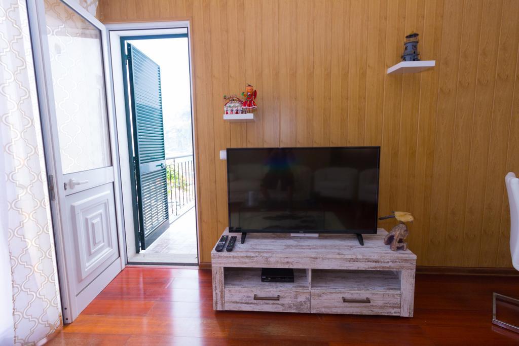 Oliveira'S Apartments - Madeira Island 蓬塔德尔加达 外观 照片
